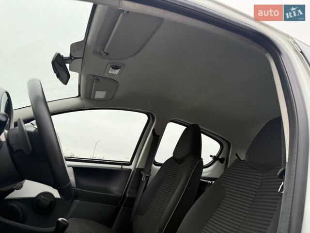 Білий Пежо 107, об'ємом двигуна 1 л та пробігом 65 тис. км за 6500 $, фото 39 на Automoto.ua