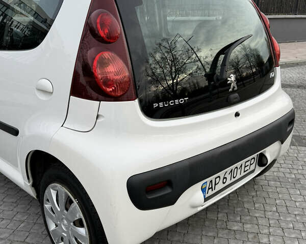 Белый Пежо 107, объемом двигателя 0.99 л и пробегом 220 тыс. км за 4900 $, фото 32 на Automoto.ua