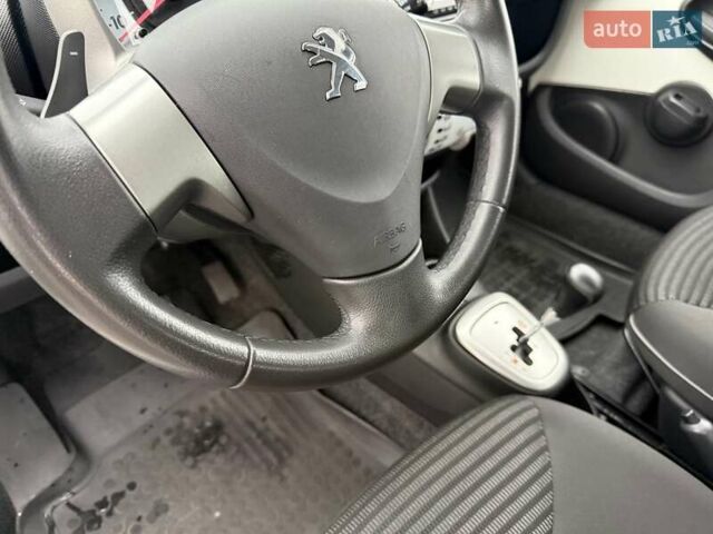 Білий Пежо 107, об'ємом двигуна 1 л та пробігом 65 тис. км за 6500 $, фото 47 на Automoto.ua