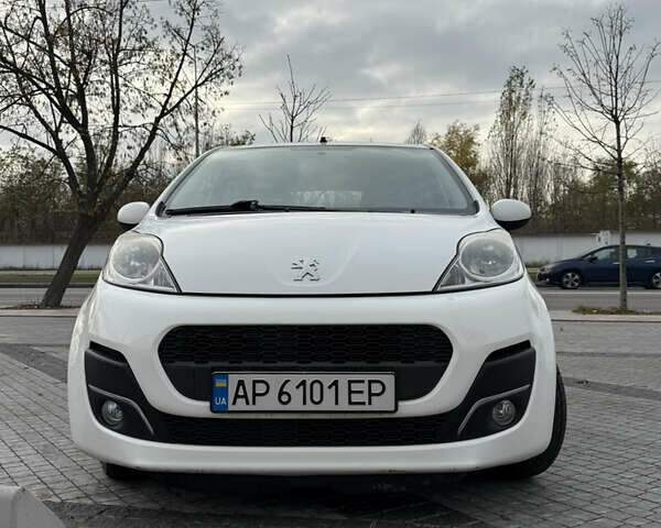 Белый Пежо 107, объемом двигателя 0.99 л и пробегом 220 тыс. км за 4900 $, фото 35 на Automoto.ua