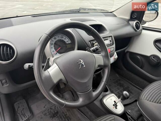 Білий Пежо 107, об'ємом двигуна 1 л та пробігом 65 тис. км за 6500 $, фото 37 на Automoto.ua