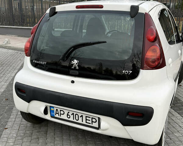 Белый Пежо 107, объемом двигателя 0.99 л и пробегом 220 тыс. км за 4900 $, фото 31 на Automoto.ua