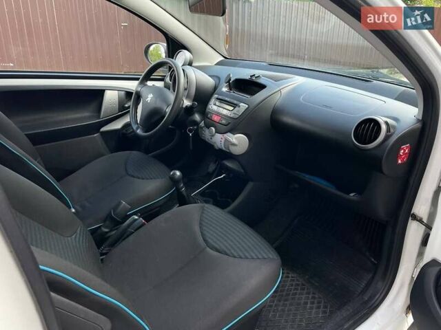 Белый Пежо 107, объемом двигателя 1 л и пробегом 214 тыс. км за 4200 $, фото 17 на Automoto.ua