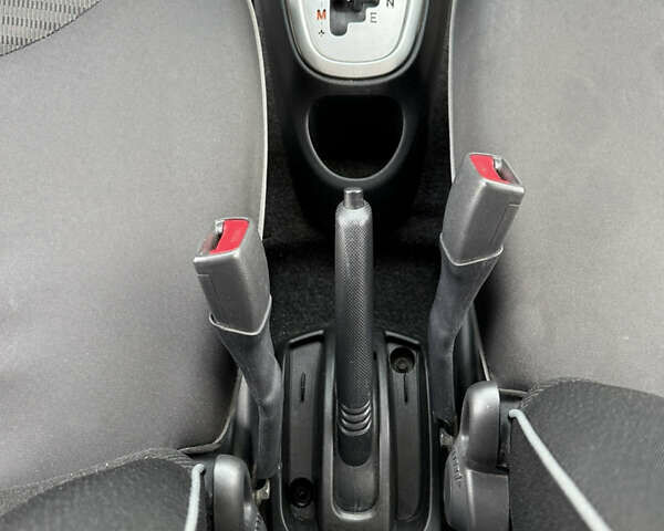 Белый Пежо 107, объемом двигателя 0.99 л и пробегом 220 тыс. км за 4900 $, фото 15 на Automoto.ua