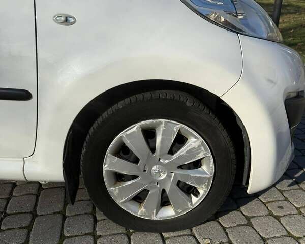 Білий Пежо 107, об'ємом двигуна 1 л та пробігом 64 тис. км за 5500 $, фото 11 на Automoto.ua