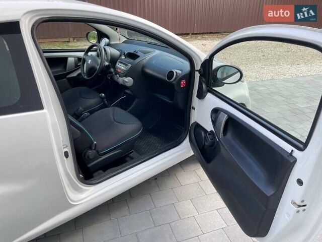 Белый Пежо 107, объемом двигателя 1 л и пробегом 214 тыс. км за 4200 $, фото 11 на Automoto.ua