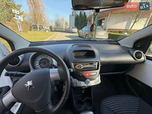 Білий Пежо 107, об'ємом двигуна 1 л та пробігом 64 тис. км за 5500 $, фото 4 на Automoto.ua