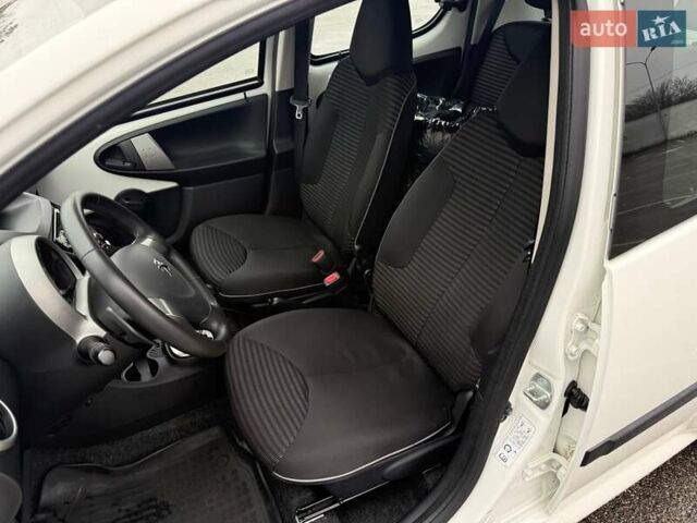 Білий Пежо 107, об'ємом двигуна 1 л та пробігом 65 тис. км за 6500 $, фото 40 на Automoto.ua