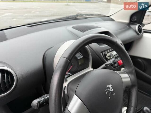 Білий Пежо 107, об'ємом двигуна 1 л та пробігом 65 тис. км за 6500 $, фото 46 на Automoto.ua
