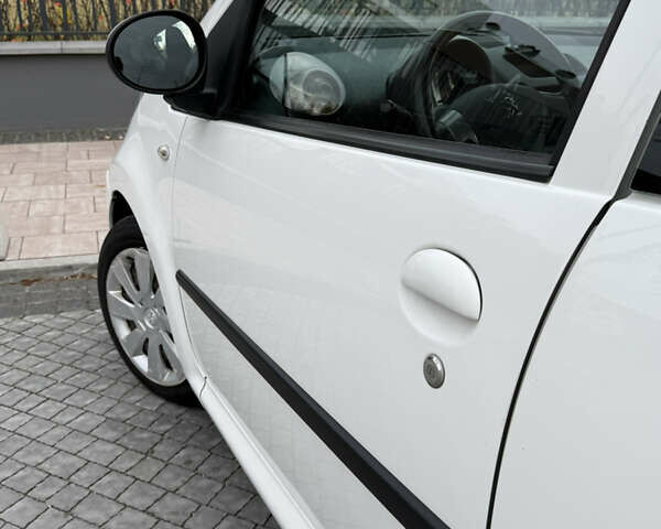 Белый Пежо 107, объемом двигателя 0.99 л и пробегом 220 тыс. км за 4900 $, фото 34 на Automoto.ua