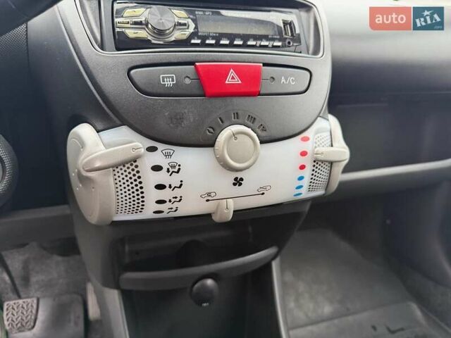 Білий Пежо 107, об'ємом двигуна 1 л та пробігом 65 тис. км за 6500 $, фото 50 на Automoto.ua