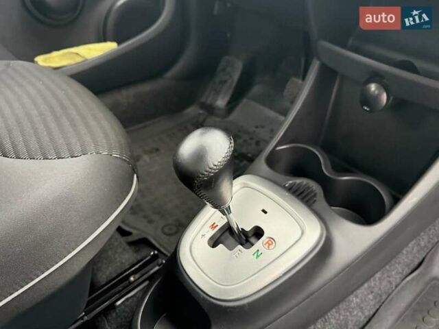 Білий Пежо 107, об'ємом двигуна 1 л та пробігом 65 тис. км за 6500 $, фото 28 на Automoto.ua