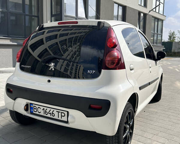 Белый Пежо 107, объемом двигателя 1 л и пробегом 103 тыс. км за 6499 $, фото 16 на Automoto.ua