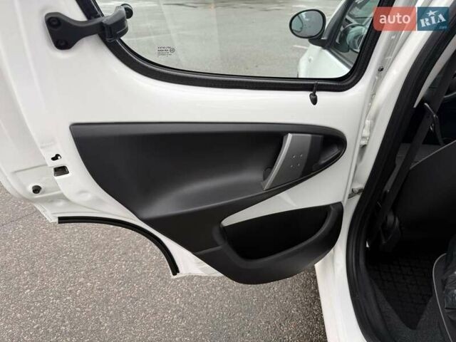 Білий Пежо 107, об'ємом двигуна 1 л та пробігом 65 тис. км за 6500 $, фото 19 на Automoto.ua