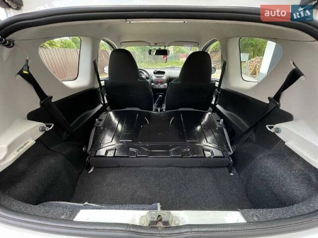 Белый Пежо 107, объемом двигателя 1 л и пробегом 214 тыс. км за 4200 $, фото 22 на Automoto.ua