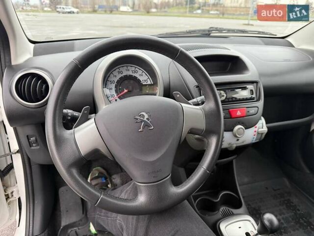 Білий Пежо 107, об'ємом двигуна 1 л та пробігом 65 тис. км за 6500 $, фото 51 на Automoto.ua