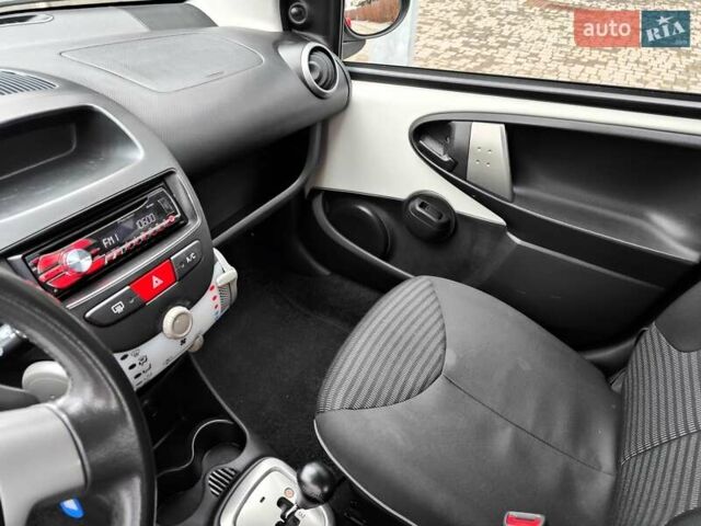 Білий Пежо 107, об'ємом двигуна 1 л та пробігом 117 тис. км за 4990 $, фото 35 на Automoto.ua