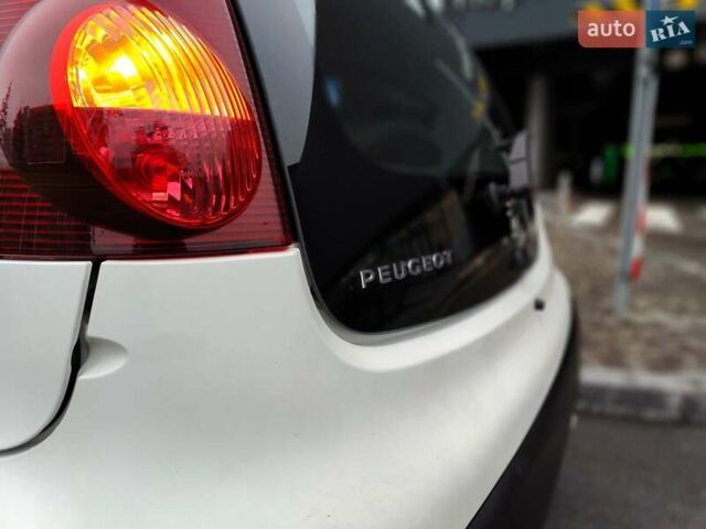 Білий Пежо 107, об'ємом двигуна 1 л та пробігом 117 тис. км за 4990 $, фото 15 на Automoto.ua