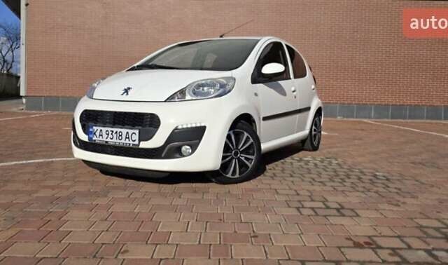 Белый Пежо 107, объемом двигателя 1 л и пробегом 145 тыс. км за 6900 $, фото 10 на Automoto.ua