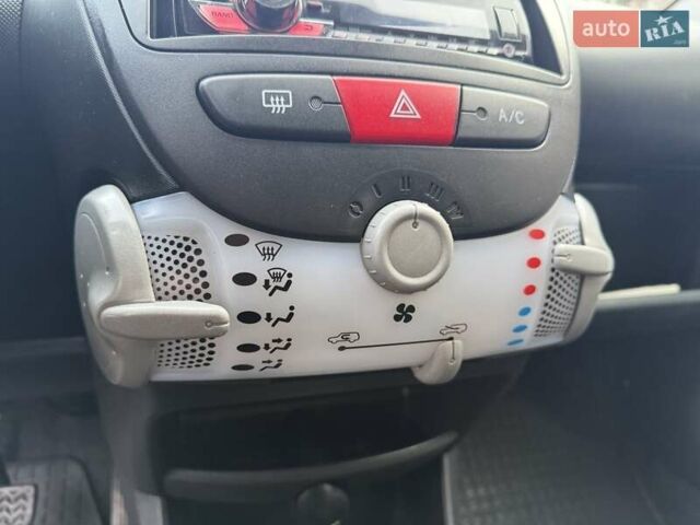 Белый Пежо 107, объемом двигателя 1 л и пробегом 82 тыс. км за 5999 $, фото 60 на Automoto.ua