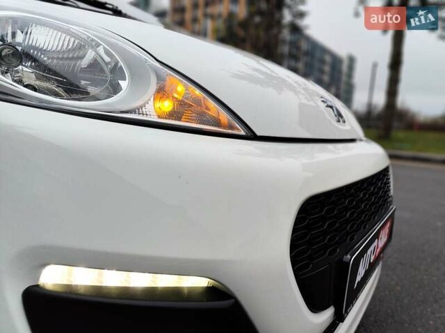 Білий Пежо 107, об'ємом двигуна 1 л та пробігом 117 тис. км за 4990 $, фото 29 на Automoto.ua