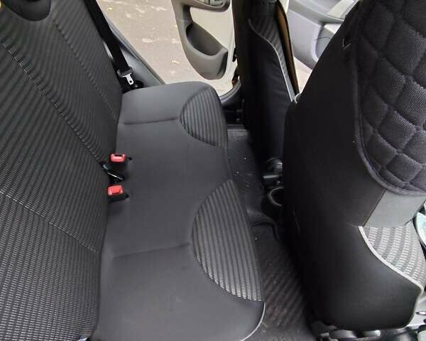 Белый Пежо 107, объемом двигателя 1 л и пробегом 90 тыс. км за 6500 $, фото 21 на Automoto.ua