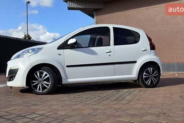 Белый Пежо 107, объемом двигателя 1 л и пробегом 145 тыс. км за 6000 $, фото 13 на Automoto.ua