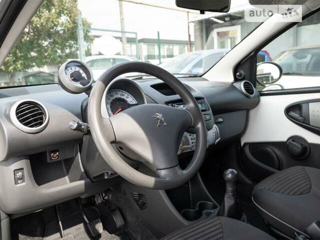 Белый Пежо 107, объемом двигателя 1 л и пробегом 77 тыс. км за 5600 $, фото 21 на Automoto.ua