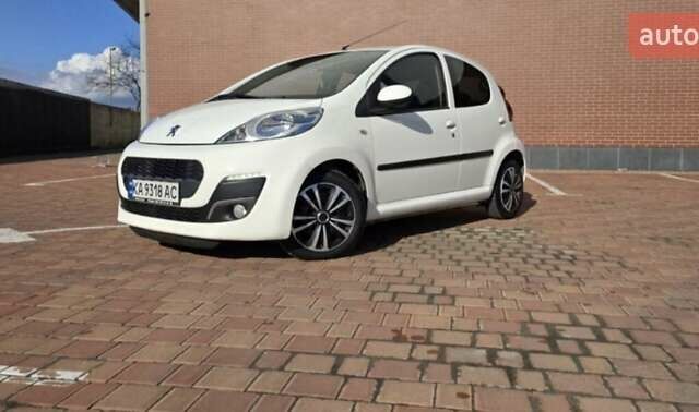 Белый Пежо 107, объемом двигателя 1 л и пробегом 145 тыс. км за 6900 $, фото 16 на Automoto.ua