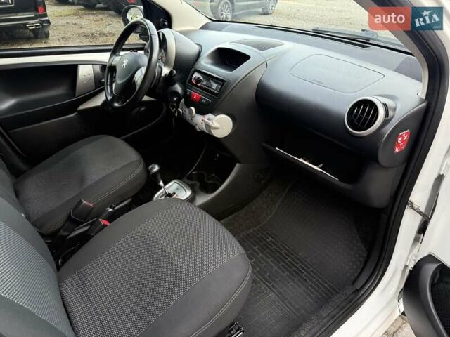 Белый Пежо 107, объемом двигателя 1 л и пробегом 82 тыс. км за 5999 $, фото 45 на Automoto.ua