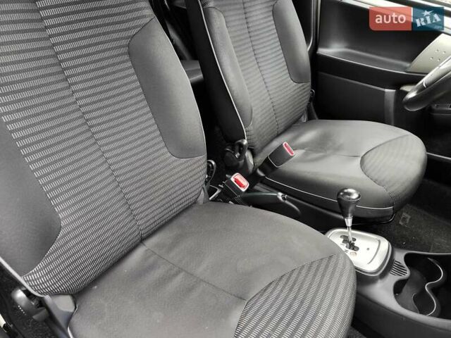 Білий Пежо 107, об'ємом двигуна 1 л та пробігом 117 тис. км за 4990 $, фото 50 на Automoto.ua