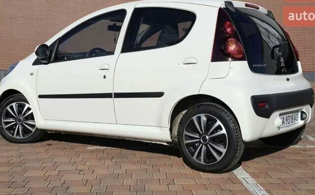 Белый Пежо 107, объемом двигателя 1 л и пробегом 145 тыс. км за 6900 $, фото 8 на Automoto.ua