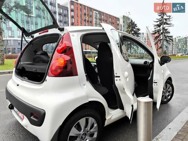 Білий Пежо 107, об'ємом двигуна 1 л та пробігом 117 тис. км за 4990 $, фото 19 на Automoto.ua