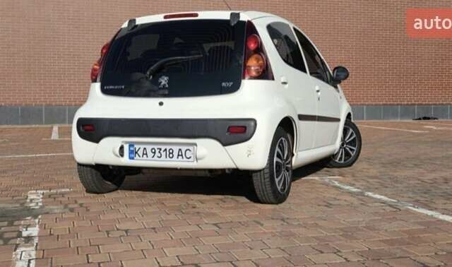 Белый Пежо 107, объемом двигателя 1 л и пробегом 145 тыс. км за 6900 $, фото 6 на Automoto.ua