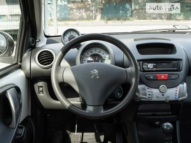 Белый Пежо 107, объемом двигателя 1 л и пробегом 77 тыс. км за 5600 $, фото 15 на Automoto.ua