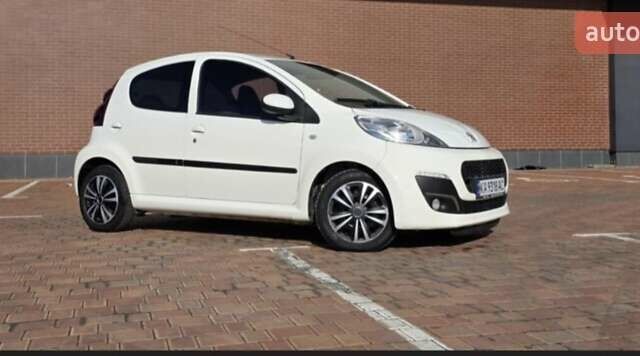 Белый Пежо 107, объемом двигателя 1 л и пробегом 145 тыс. км за 6900 $, фото 3 на Automoto.ua