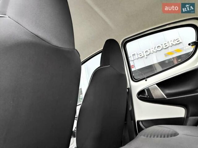 Білий Пежо 107, об'ємом двигуна 1 л та пробігом 117 тис. км за 4990 $, фото 42 на Automoto.ua