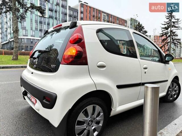 Білий Пежо 107, об'ємом двигуна 1 л та пробігом 117 тис. км за 4990 $, фото 20 на Automoto.ua
