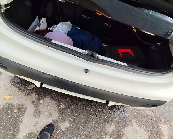 Белый Пежо 107, объемом двигателя 1 л и пробегом 90 тыс. км за 6500 $, фото 9 на Automoto.ua