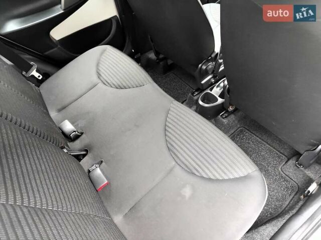 Білий Пежо 107, об'ємом двигуна 1 л та пробігом 117 тис. км за 4990 $, фото 55 на Automoto.ua