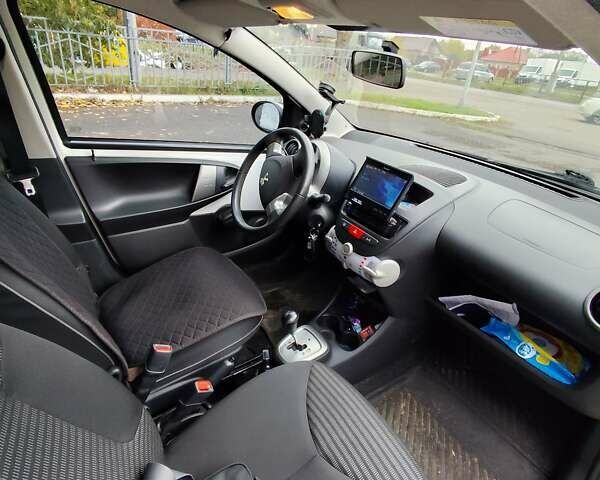 Белый Пежо 107, объемом двигателя 1 л и пробегом 90 тыс. км за 6500 $, фото 15 на Automoto.ua