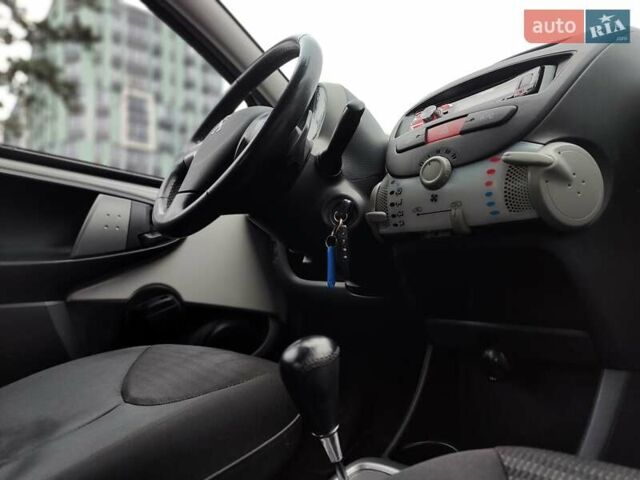 Білий Пежо 107, об'ємом двигуна 1 л та пробігом 117 тис. км за 4990 $, фото 47 на Automoto.ua