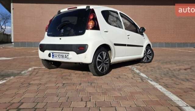 Белый Пежо 107, объемом двигателя 1 л и пробегом 145 тыс. км за 6900 $, фото 9 на Automoto.ua