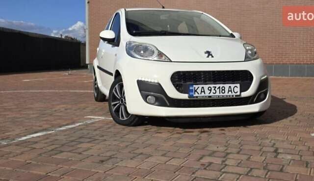 Белый Пежо 107, объемом двигателя 1 л и пробегом 145 тыс. км за 6900 $, фото 4 на Automoto.ua