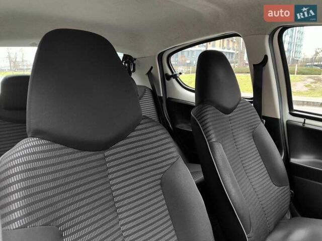 Білий Пежо 107, об'ємом двигуна 1 л та пробігом 117 тис. км за 4990 $, фото 51 на Automoto.ua