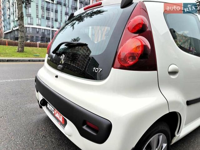 Білий Пежо 107, об'ємом двигуна 1 л та пробігом 117 тис. км за 4990 $, фото 18 на Automoto.ua