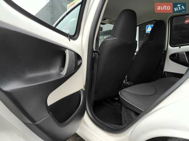 Білий Пежо 107, об'ємом двигуна 1 л та пробігом 117 тис. км за 4990 $, фото 38 на Automoto.ua