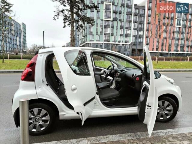 Білий Пежо 107, об'ємом двигуна 1 л та пробігом 117 тис. км за 4990 $, фото 24 на Automoto.ua