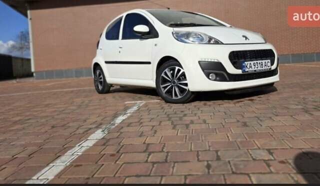Белый Пежо 107, объемом двигателя 1 л и пробегом 145 тыс. км за 6900 $, фото 7 на Automoto.ua