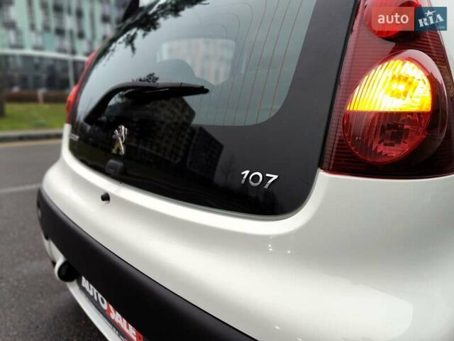 Білий Пежо 107, об'ємом двигуна 1 л та пробігом 117 тис. км за 4990 $, фото 16 на Automoto.ua